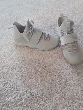 Nike Men's Mid-Top Sneakers in Light Gray